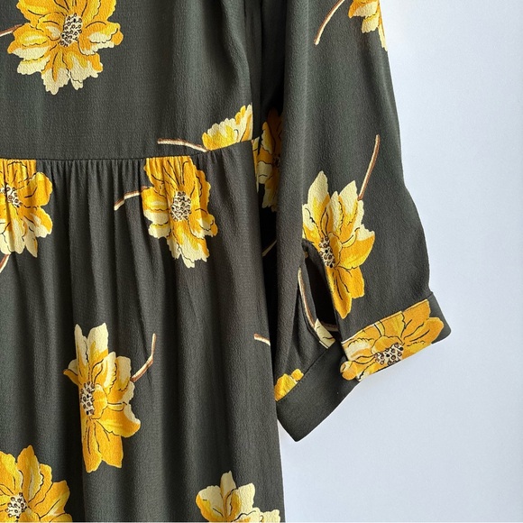 Madewell Button-Front Tier Dress in Fall Flowers
Effie Floral Dried Olive Small - Picture 7 of 17